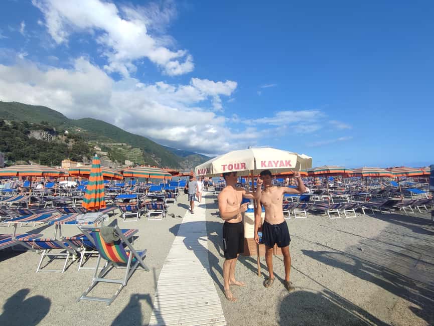 Monterosso al Mare: Monterosso Kayak and Snorkeling Tour - The return paddle and the view back to shore