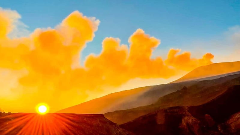 Mount Etna: Trek to 3000m with cable car and jeep - Bove Valley and the final cable car ride