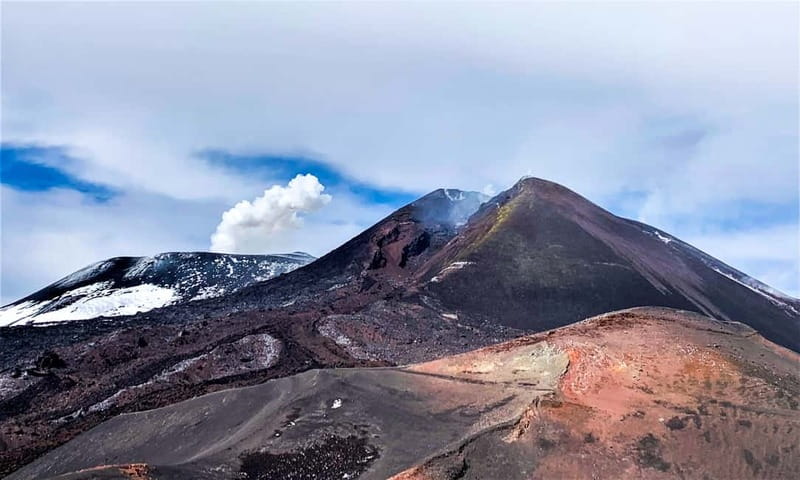 Mount Etna: Trek to 3000m with cable car and jeep - The descent over black sand