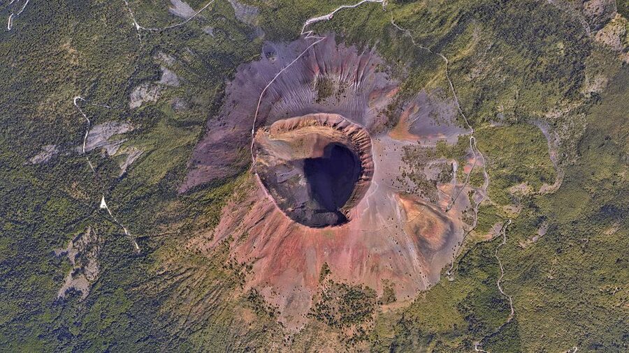 Mount Vesuvius: Skip-the-Line Ticket and Smart Digital Guide - Looking into the crater
