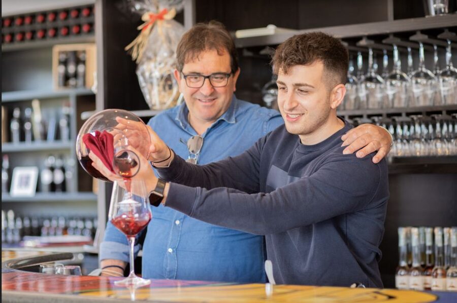 Mount Vesuvius: Vineyard Tour with Wine Tasting and Lunch - Tasting white, rosé, and red Lacryma Christi