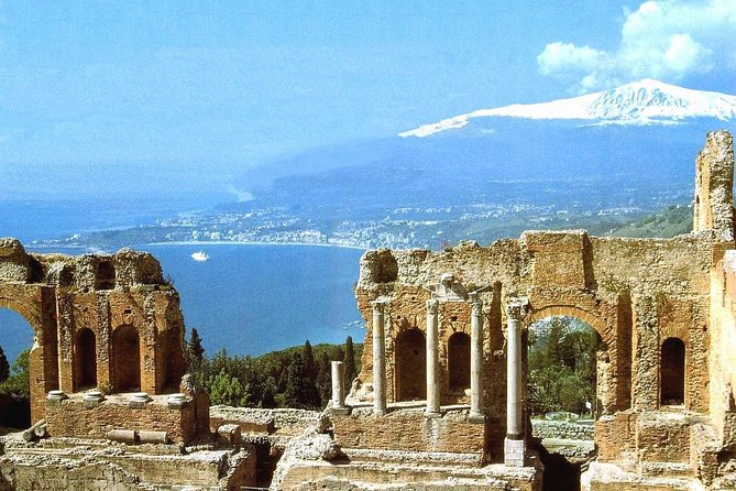 Mt. Etna and Taormina village full day tour from Catania - Two hours on Corso Umberto in Taormina