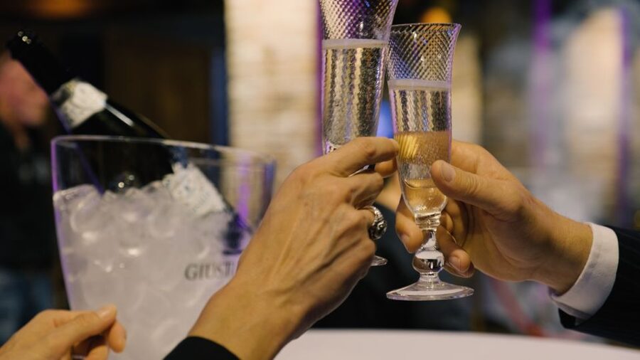 Murano: Glass Blowing Demonstration with Optional Drinks - Why a short glass show works well in Murano