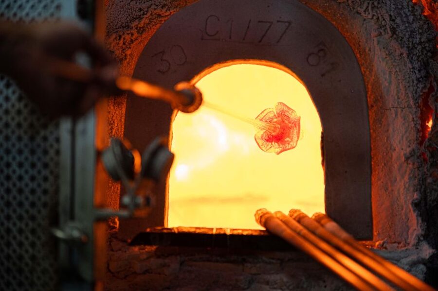 Murano: Glass Factory Experience with Tour and Demonstration - Seating, heat, and the viewing experience