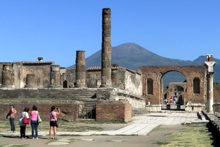 Naples: Day Trip to Pompeii and Capri - Capri’s Piazzetta, lanes, and coffee stop