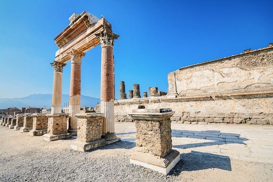 Naples: Day Trip to Pompeii and Capri - Group size, language, and what is included