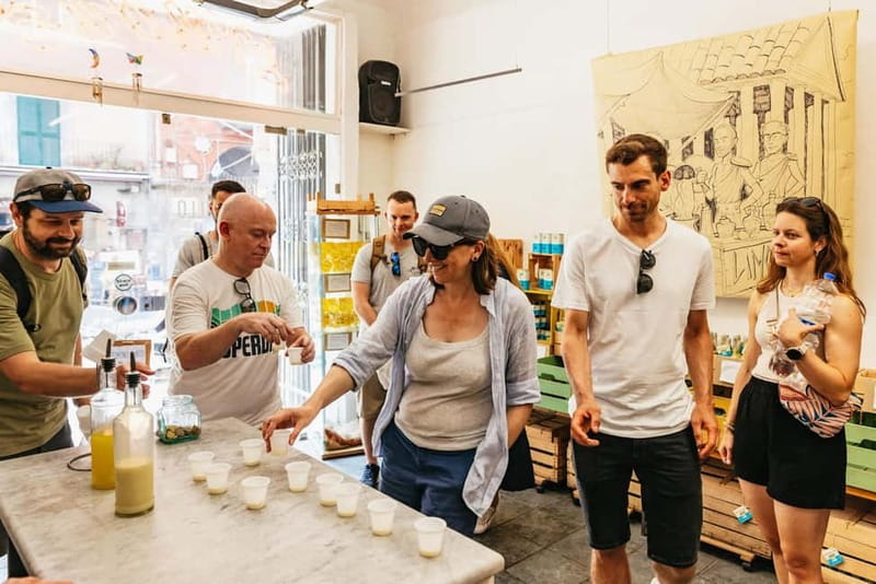 Naples: Guided Street Food Tour with Spritz - Mozzarella, market food, and fried pizza
