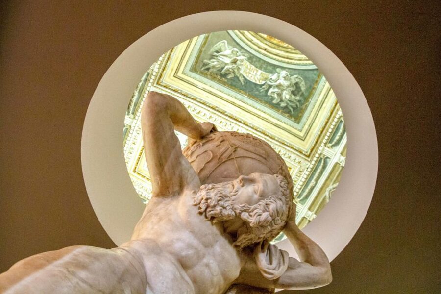 Naples: National Archaeological Museum Ticket & Audio App - Entering the grand museum building