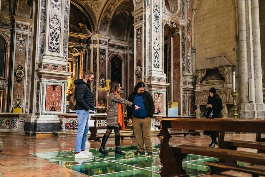 Naples: Old Town Guided Walking Tour - Via dei Tribunali and the narrow old center
