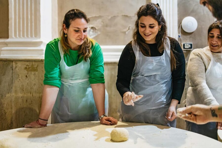 Naples: Pizza-Making Workshop with Drink and Appetizer - Watching your pizza bake in the Neapolitan oven