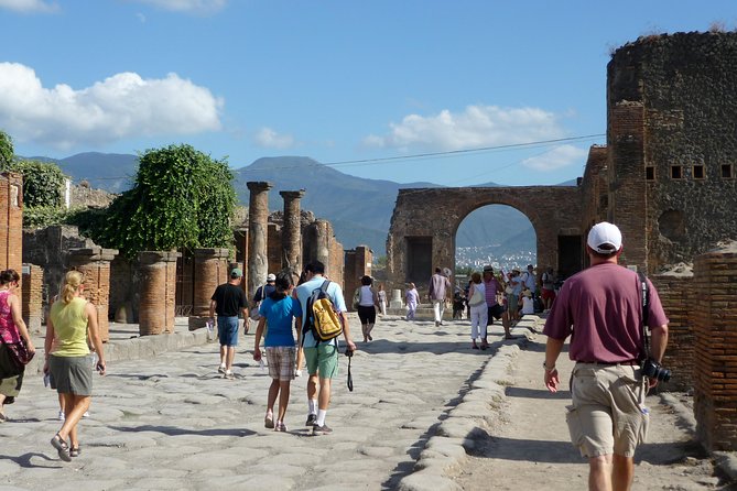 Naples: Pompeii & Mt Vesuvius All-Inclusive Small Group w/ Lunch - The lunch break is better than the wording suggests