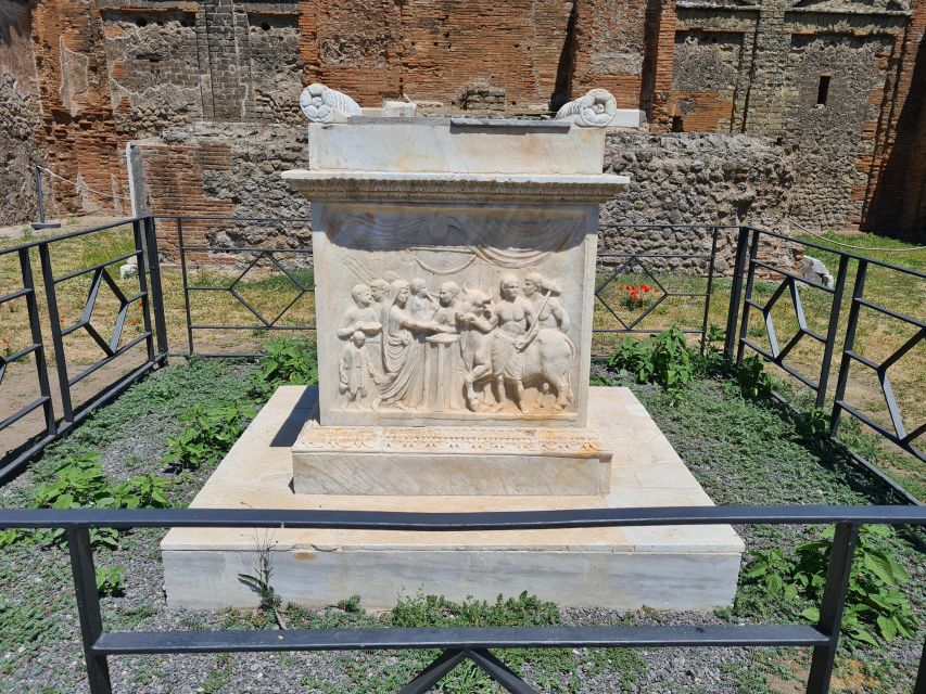 Naples: Pompeii Self Guided Audio Tour - Taverns, bread, frescoes, and daily routines