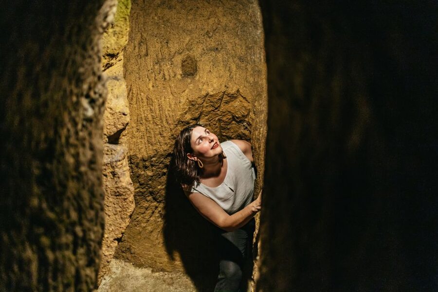 Naples: Spanish Quarters Underground Guided Tour - Narrow tunnels, darkness, and the physical challenge