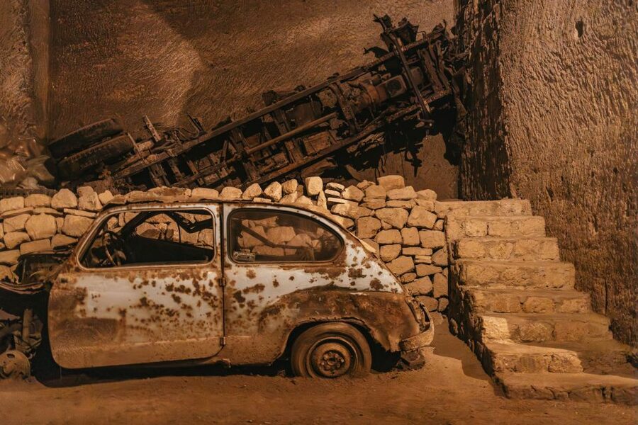 Naples: The Bourbon Tunnel Guided Tour with Entrance Ticket - World War II Messages and the Human Side of the Tunnel