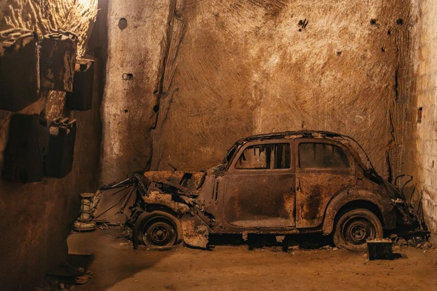 Naples: The Bourbon Tunnel Guided Tour with Entrance Ticket - Statues, Cars, and Motorcycles Left Below