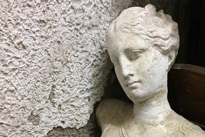 Naples Underground Spanish Quarters with Guide - The narrow tunnels are the real test
