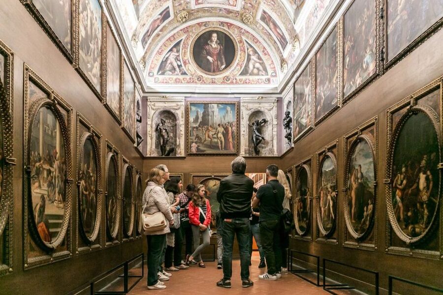 Palazzo Vecchio: Skip-the-Line Entry and Secret Passage Tour - Entering from Piazza della Signoria