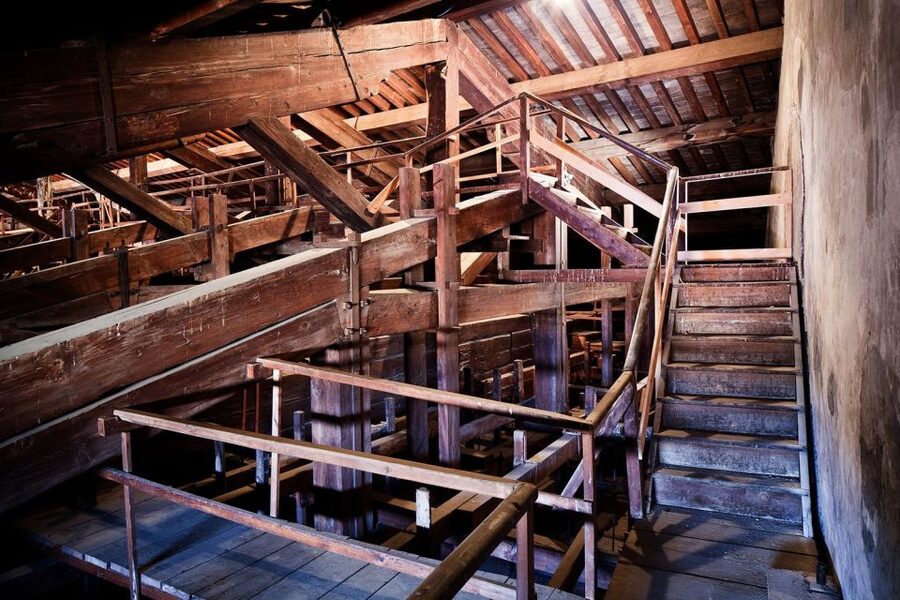Palazzo Vecchio: Skip-the-Line Entry and Secret Passage Tour - The wall stairway built for private movement