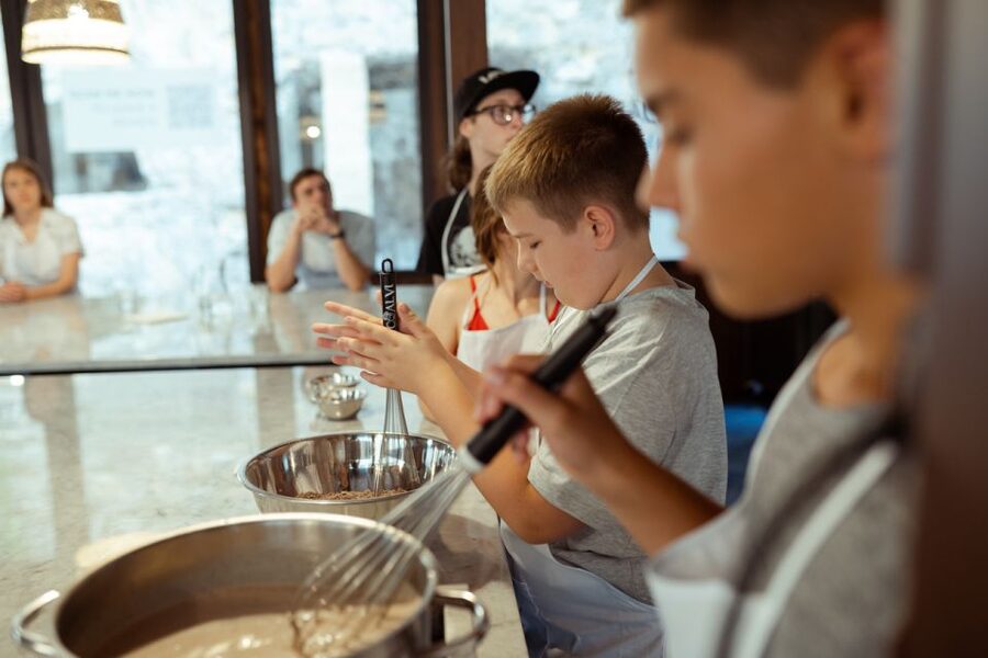 Palermo: Pizza and Gelato Cooking Class with Dinner and Wine - Eating your own pizza and gelato