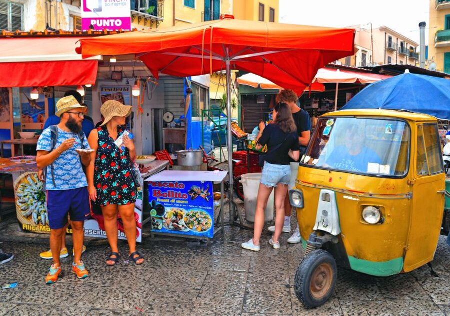 Palermo Sicilian Street Food Tour: Small Group with a Local - How much food and drink should you expect?