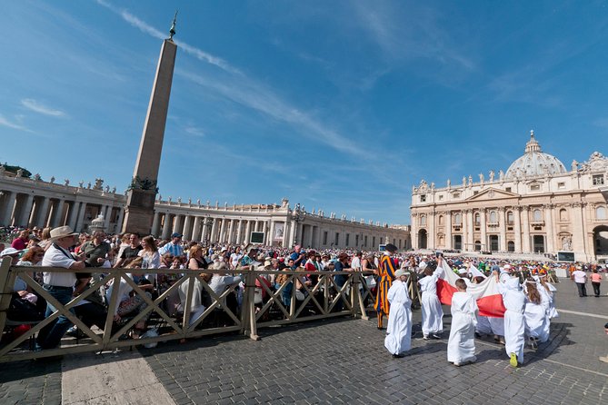 Papal Audience with Pope Leo XIV and Expert Local Guide - Outdoor heat, rain, and sudden indoor changes