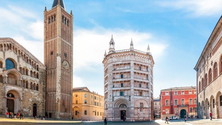 Parma: City Walking Tour - What the bilingual format means for you
