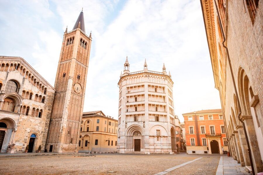 Parma: City Walking Tour - Group size, earphones, and seeing the details