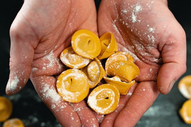 Pasta Cooking Class: Mastering Nonna's Recipes - Meeting the chef and starting with sauces
