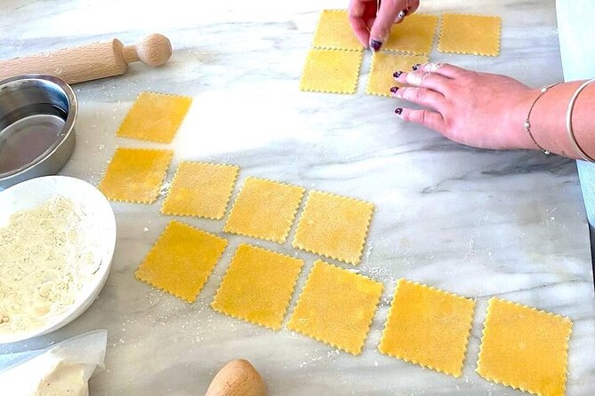 Pastamania - Florence Pasta Making Class - Folding tortelli with truffle oil