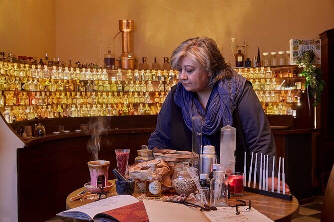 Perfume Masterclass in Florence: Make your Own Personal Fragrance - Group size, language, and timing