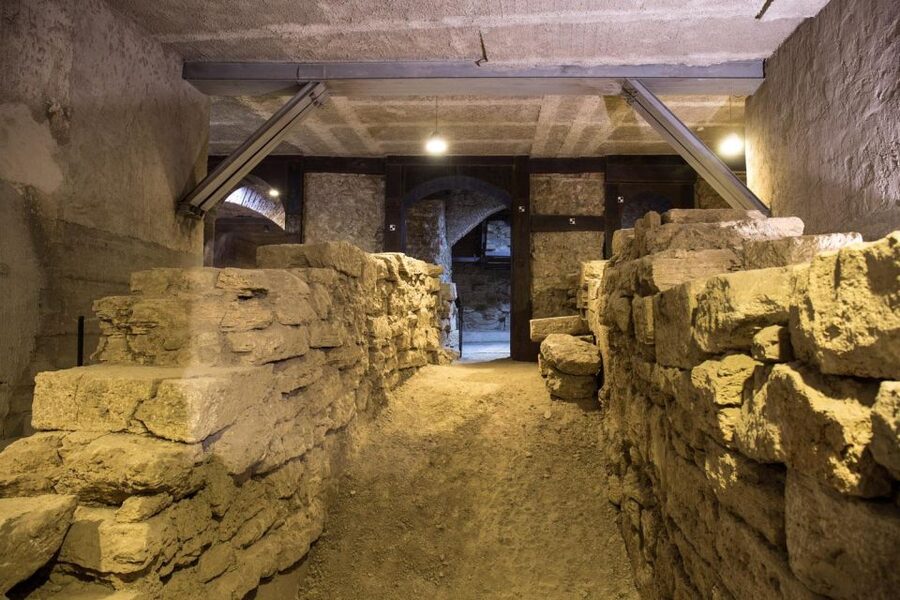 Perugia: Entry Ticket and Guided Tour of Perugia Underground - Starting in the cloister of Saint Lawrence