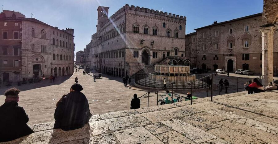 Perugia: Old Town Walking Tour, Piazza IV Novembre - Views toward Assisi and Mount Subasio