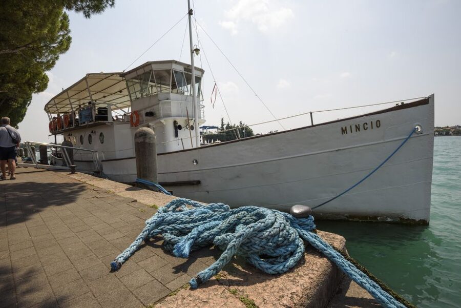 Peschiera: Half-Day Lake Garda Cruise with Lunch - Islands, bays, and the Rocca di Manerba area