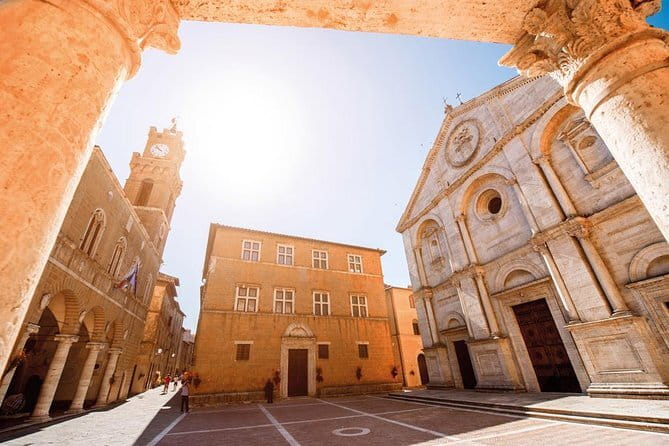 Pisa, Siena and San Gimignano Day Trip with Lunch & Wine Pairing - San Gimignano and its medieval towers