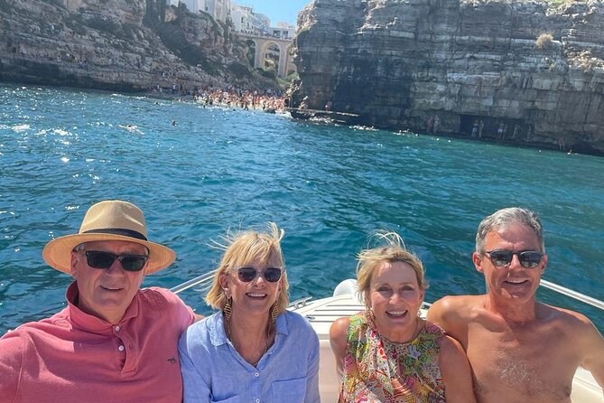 Polignano a Mare: Boat Tour of the Caves - Small Group - The crew creates much of the atmosphere
