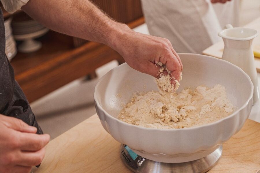 Polignano a Mare: Pasta Making Cooking Class with Drink - Arriving at the old-center cooking house