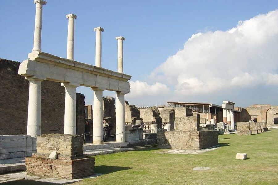 Pompeii and Vesuvius Full-Day Tour from Amalfi Coast - Pompeii, where everyday Roman life stopped