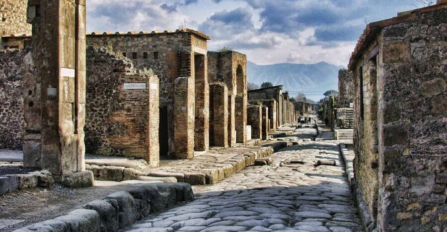 Pompeii: Day Tour of Pompeii and Vesuvius with Bus Transfer - Why pairing Pompeii and Vesuvius works