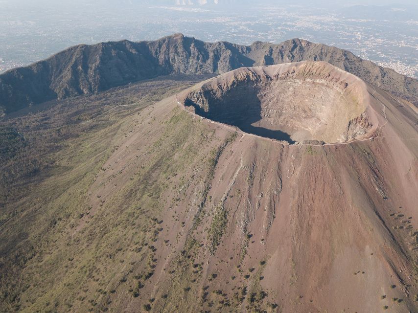 Pompeii: Day Tour of Pompeii and Vesuvius with Bus Transfer - Pompeii in two hours with a licensed guide