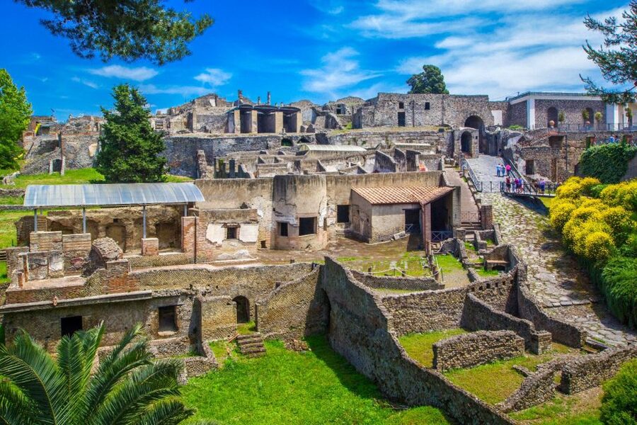 Pompeii: Day Tour of Pompeii and Vesuvius with Bus Transfer - The bus ride from Pompeii to Vesuvius