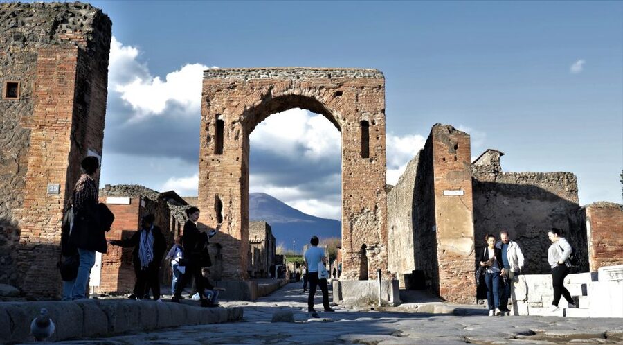 Pompeii: Day Tour of Pompeii and Vesuvius with Bus Transfer - Timing, breaks, and group size