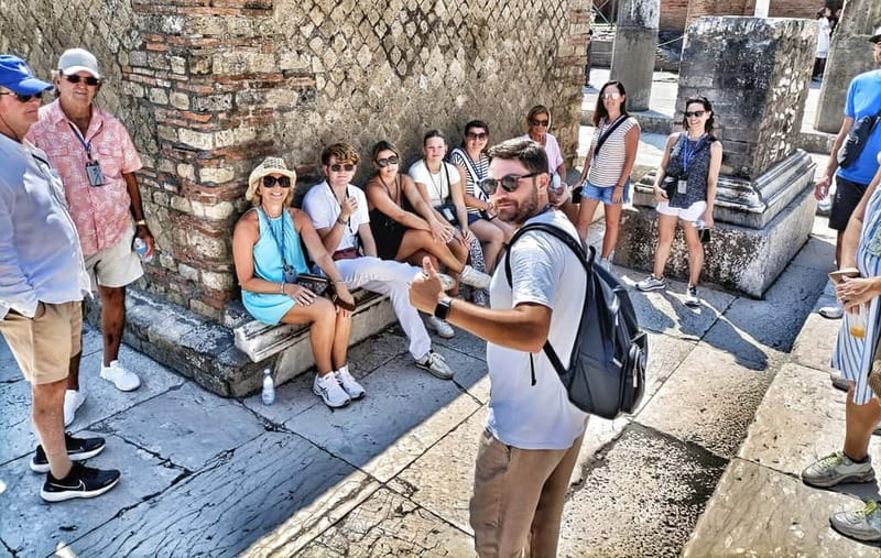 Pompeii: Exclusive Tour with Archaeologist and Entry Tickets - Porta Marina and the first steps into the city