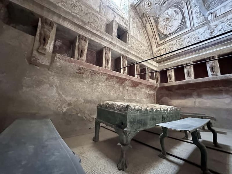 Pompeii: Exclusive Tour with Archaeologist and Entry Tickets - Jupiter and Apollo: religion in public view