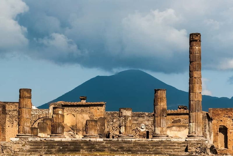 Pompeii: Exclusive Tour with Archaeologist and Entry Tickets - Three houses, three views of Roman life