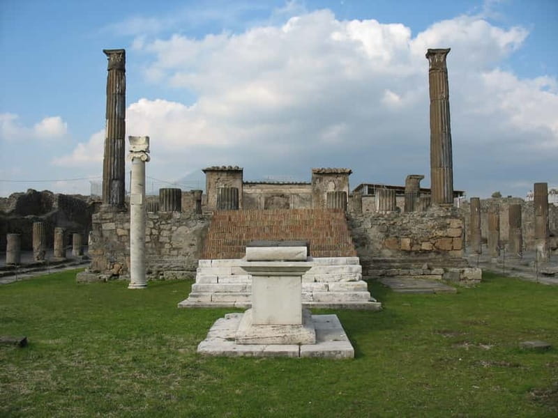 Pompeii: Group Tour with an Archeologist Guide - Key points to know before booking
