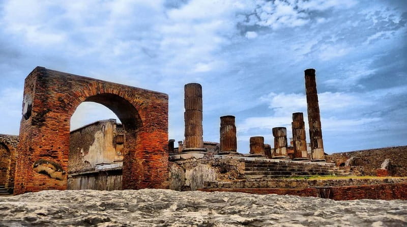 Pompeii: Group Tour with an Archeologist Guide - The western Pompeii route and the Forum