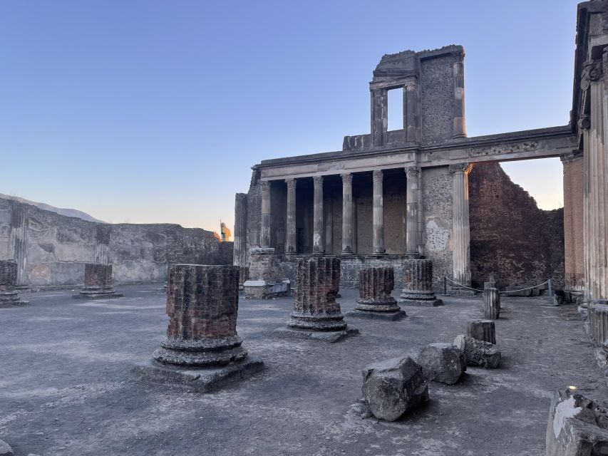 Pompeii: Guided Tour with Skip-the-Line Entry - What two hours can show you in Pompeii