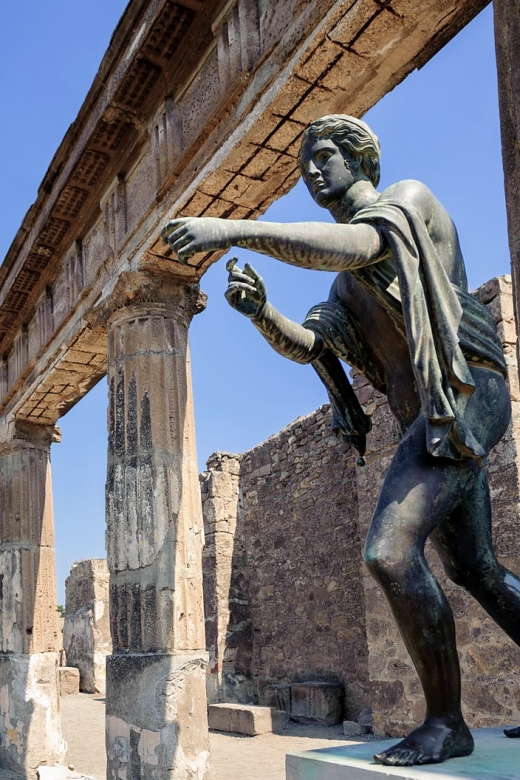 Pompeii: Guided Walking Tour with Entrance Ticket - Guides, headsets, and the human side of the tour