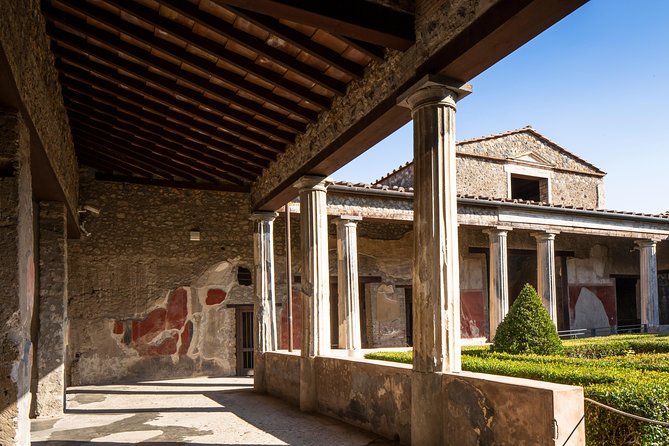 Pompeii & Mt.Vesuvius Day Tour from Naples with Pizza Lunch - Pompeii in two hours: a powerful but selective visit