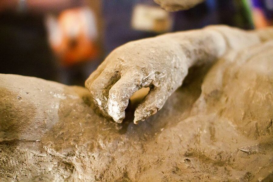 Pompeii: Skip-the-Line Guided Tour with Expert Archaeologist - Brothels, cemeteries, and the human cost